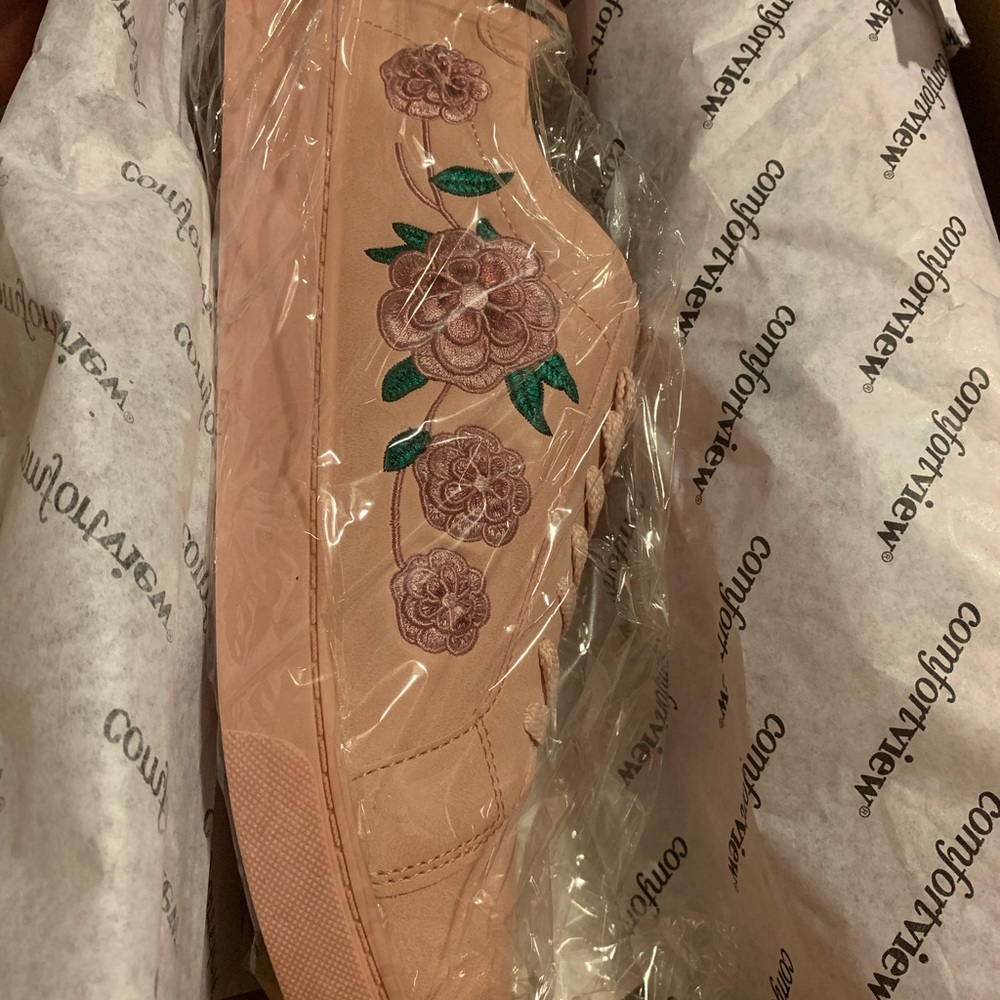 Comfort view women’s shoes. Pink